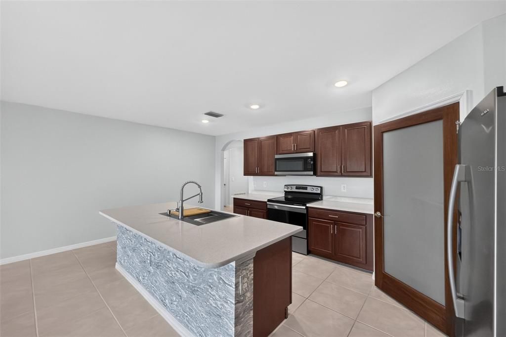 For Sale: $324,999 (4 beds, 2 baths, 1791 Square Feet)