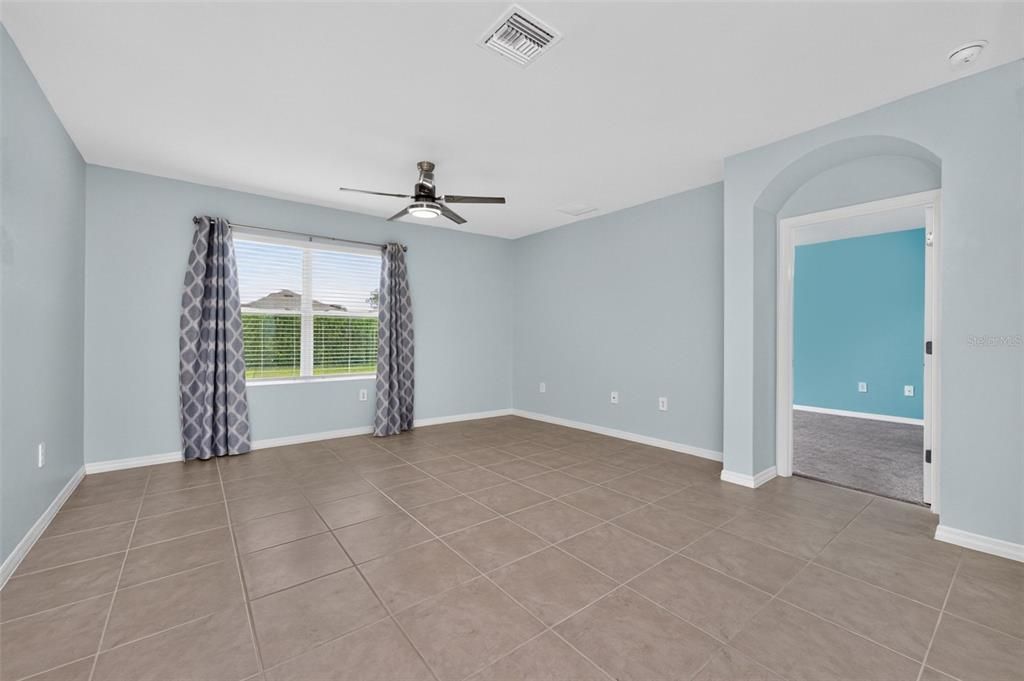 For Sale: $324,999 (4 beds, 2 baths, 1791 Square Feet)