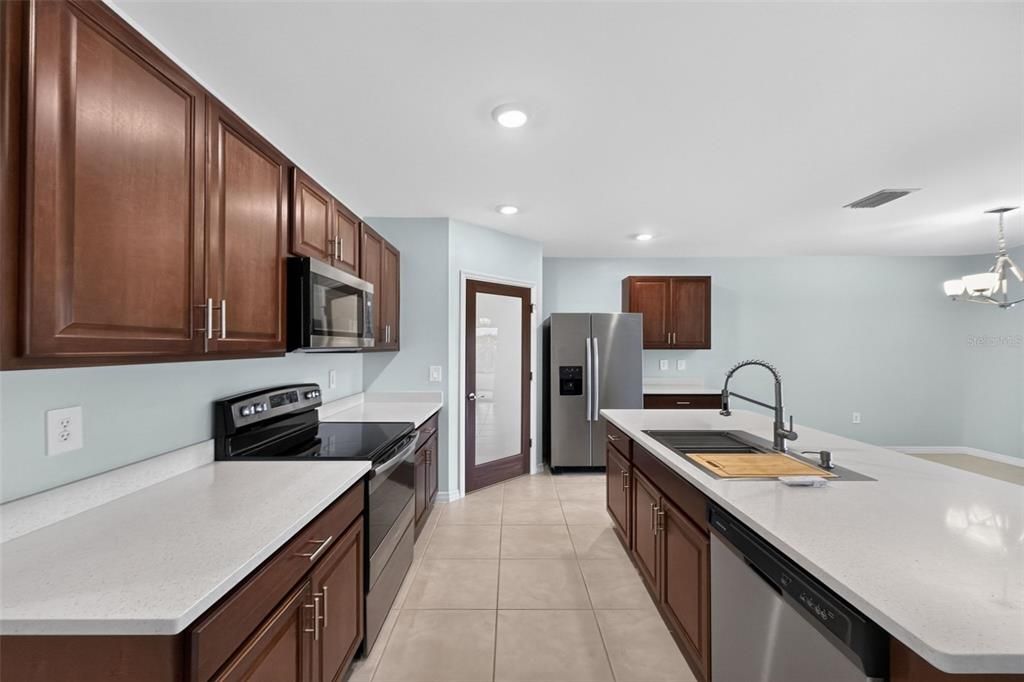 For Sale: $324,999 (4 beds, 2 baths, 1791 Square Feet)