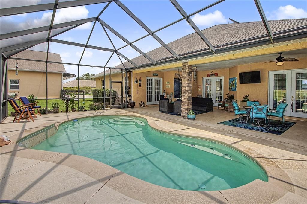 For Sale: $950,000 (4 beds, 2 baths, 2627 Square Feet)