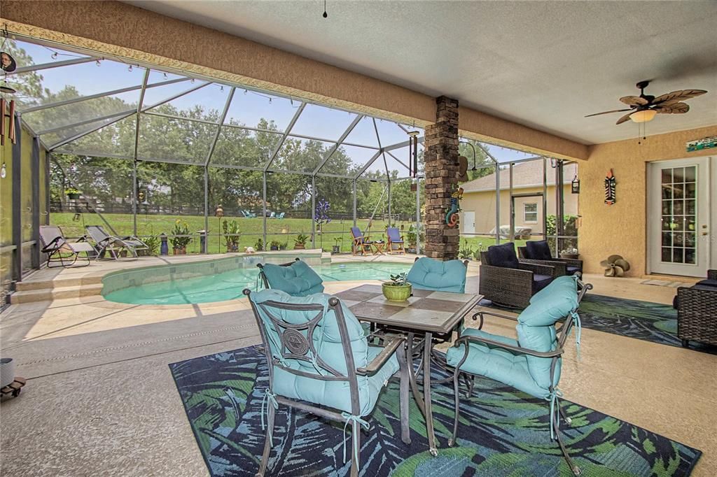 For Sale: $950,000 (4 beds, 2 baths, 2627 Square Feet)