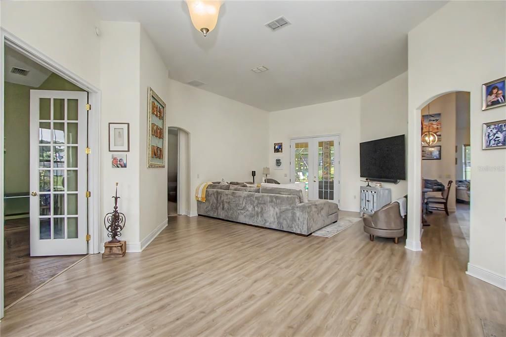 For Sale: $950,000 (4 beds, 2 baths, 2627 Square Feet)