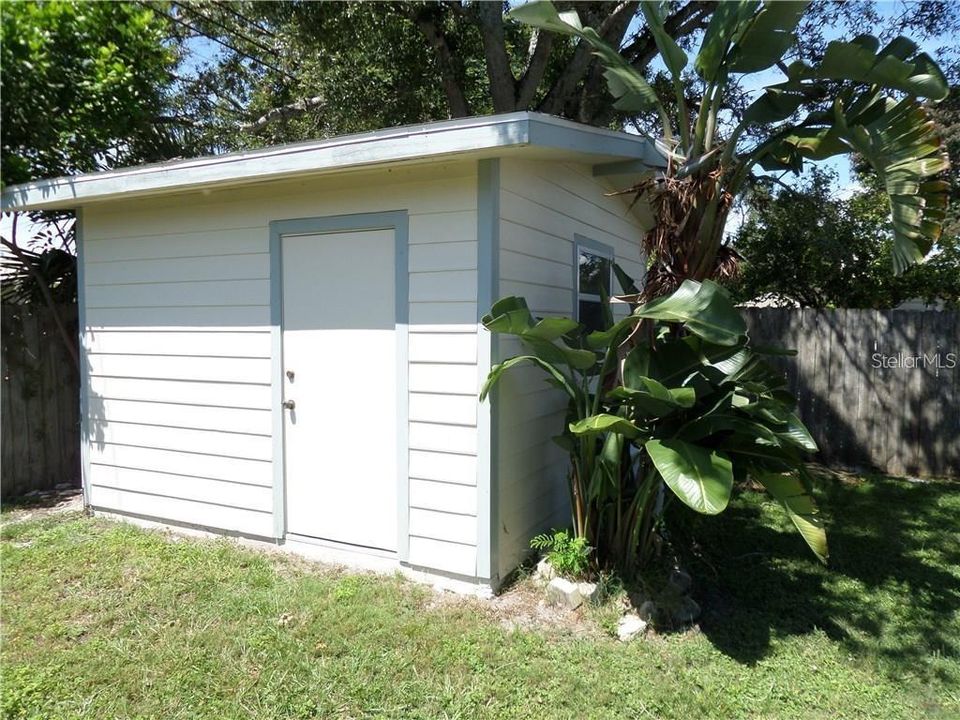 For Rent: $2,250 (3 beds, 1 baths, 1290 Square Feet)