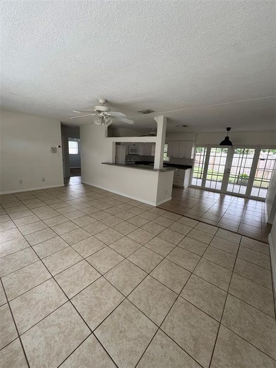 For Rent: $2,250 (3 beds, 1 baths, 1290 Square Feet)