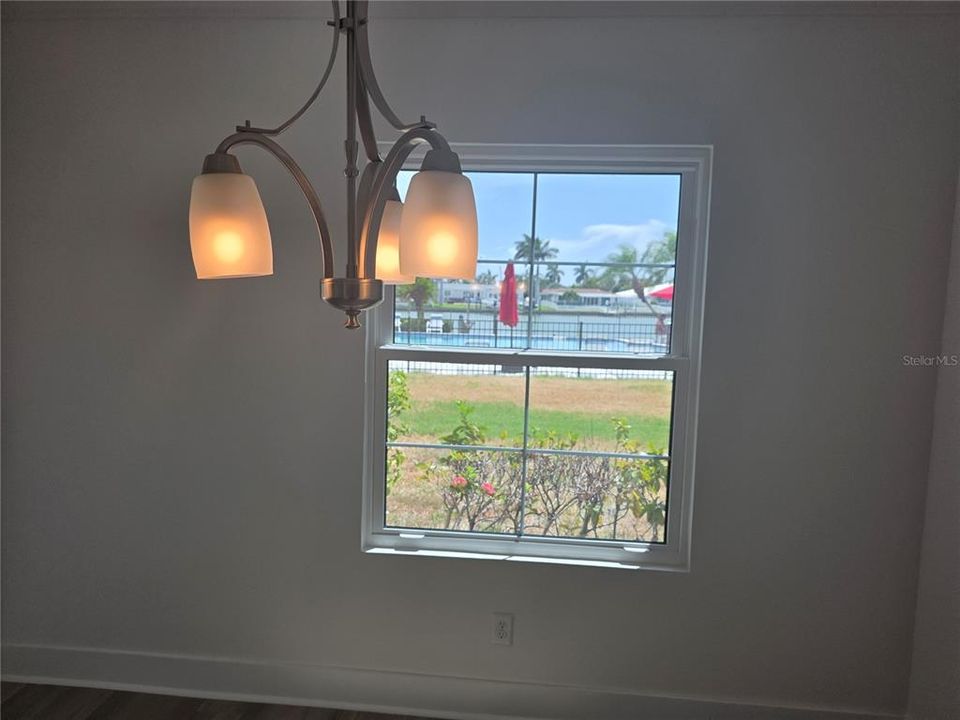 For Sale: $339,900 (2 beds, 2 baths, 1145 Square Feet)