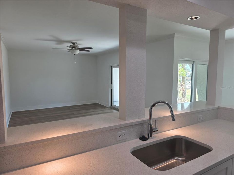 For Sale: $339,900 (2 beds, 2 baths, 1145 Square Feet)