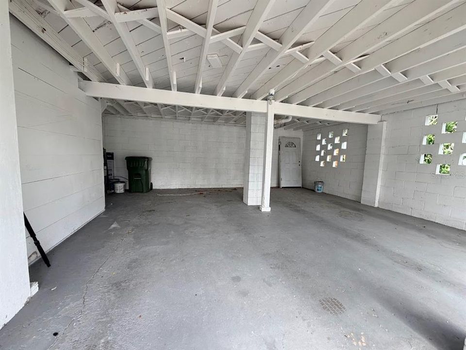 For Rent: $1,100 (1 beds, 1 baths, 720 Square Feet)