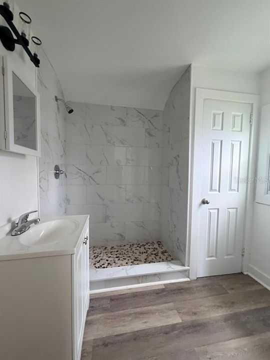 For Rent: $1,100 (1 beds, 1 baths, 720 Square Feet)