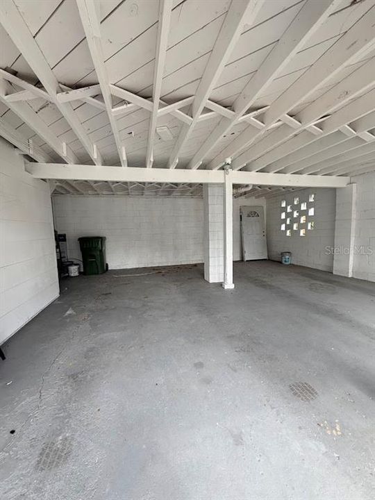 For Rent: $1,100 (1 beds, 1 baths, 720 Square Feet)