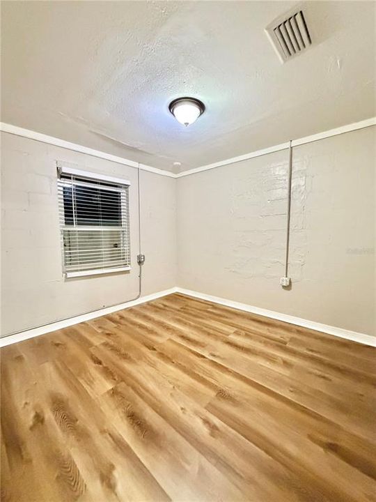 For Rent: $1,550 (3 beds, 1 baths, 1040 Square Feet)
