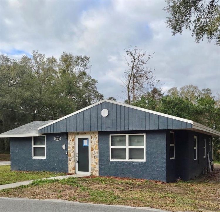 For Rent: $1,550 (3 beds, 1 baths, 1040 Square Feet)
