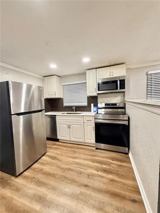 For Rent: $1,550 (3 beds, 1 baths, 1040 Square Feet)