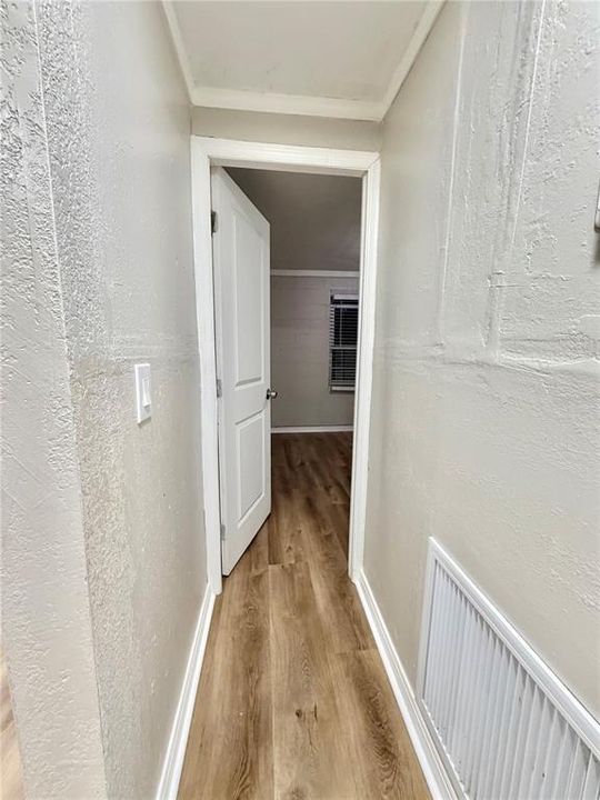 For Rent: $1,550 (3 beds, 1 baths, 1040 Square Feet)
