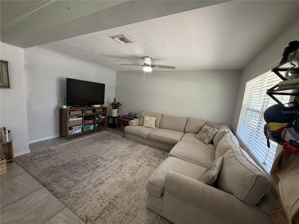 En Venta: $279,900 (3 camas, 1 baños, 1300 Pies cuadrados)