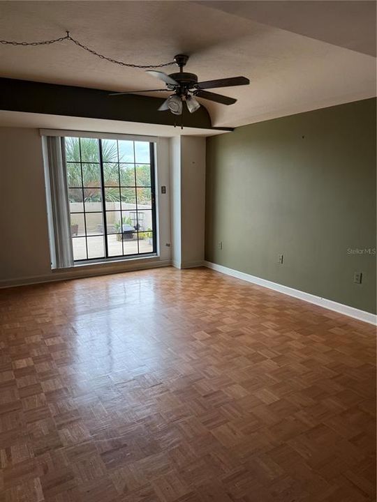 For Sale: $149,500 (2 beds, 1 baths, 873 Square Feet)