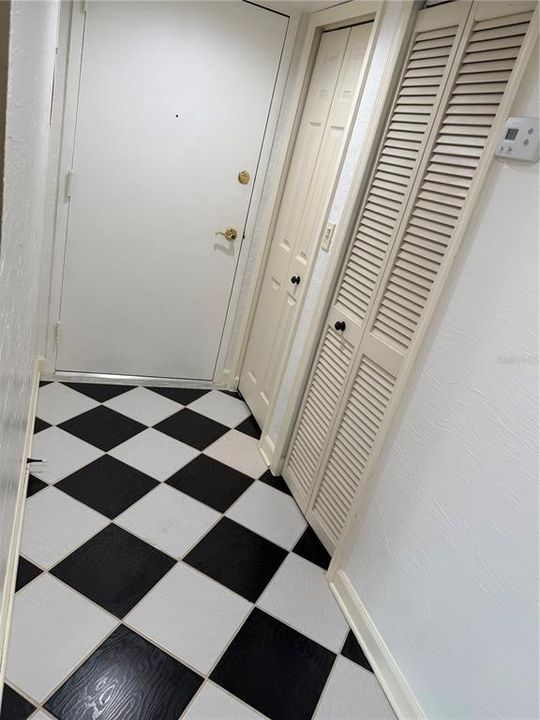 For Sale: $149,500 (2 beds, 1 baths, 873 Square Feet)
