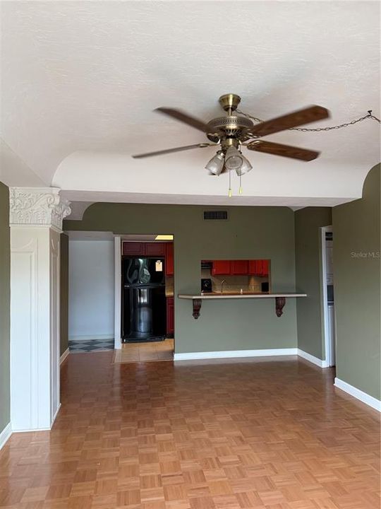 For Sale: $149,500 (2 beds, 1 baths, 873 Square Feet)