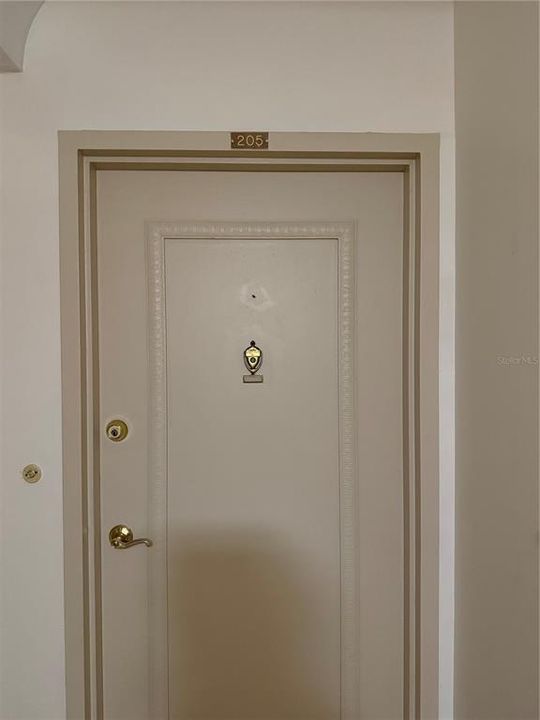 For Sale: $149,500 (2 beds, 1 baths, 873 Square Feet)