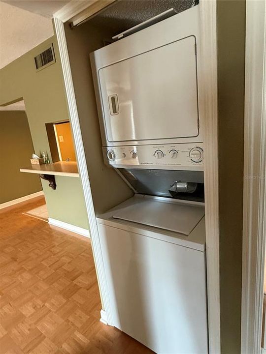 For Sale: $149,500 (2 beds, 1 baths, 873 Square Feet)