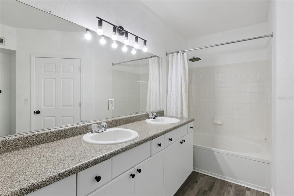For Sale: $210,000 (2 beds, 2 baths, 1115 Square Feet)