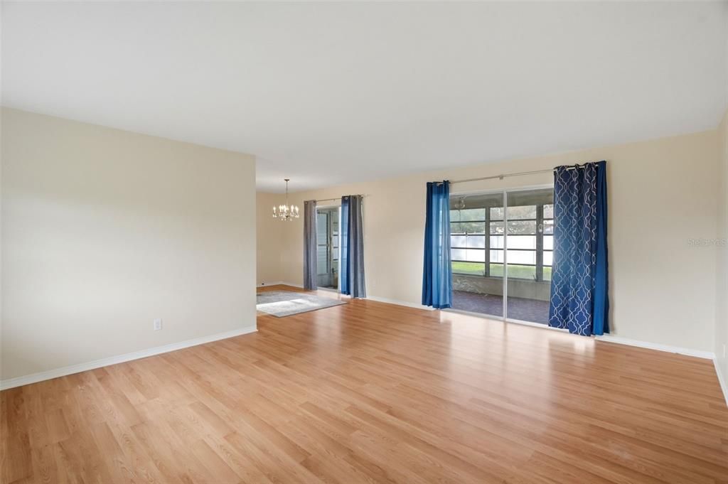 Activo con contrato: $325,000 (2 camas, 1 baños, 1094 Pies cuadrados)