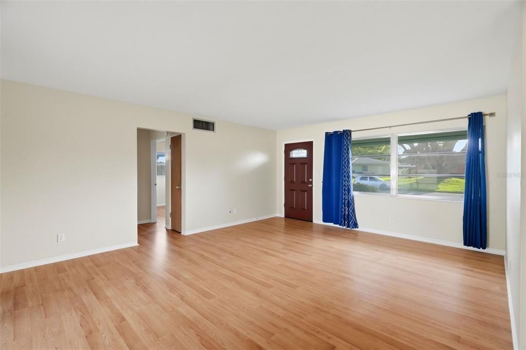 Activo con contrato: $325,000 (2 camas, 1 baños, 1094 Pies cuadrados)