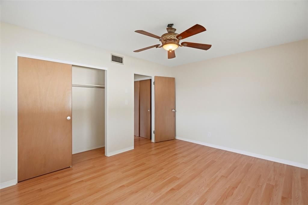 Activo con contrato: $325,000 (2 camas, 1 baños, 1094 Pies cuadrados)
