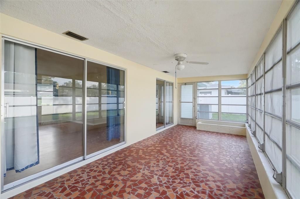 Activo con contrato: $325,000 (2 camas, 1 baños, 1094 Pies cuadrados)