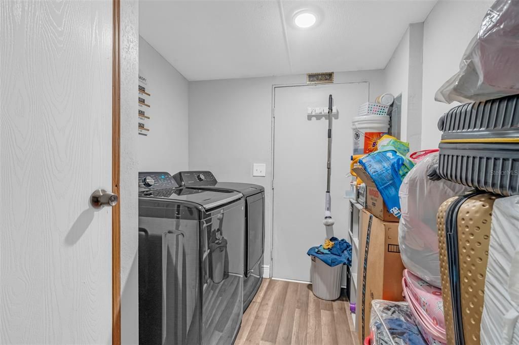 For Sale: $265,000 (6 beds, 4 baths, 1782 Square Feet)