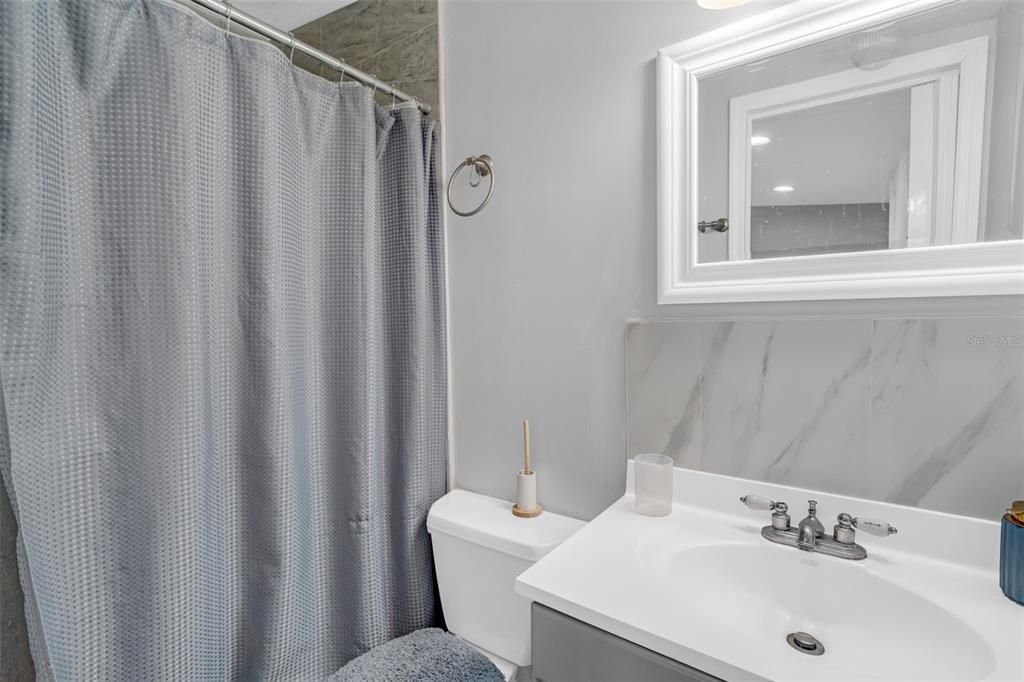 For Sale: $265,000 (6 beds, 4 baths, 1782 Square Feet)