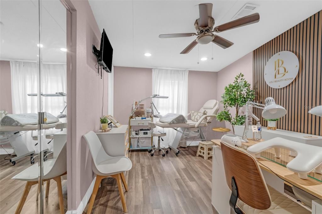 For Sale: $265,000 (6 beds, 4 baths, 1782 Square Feet)