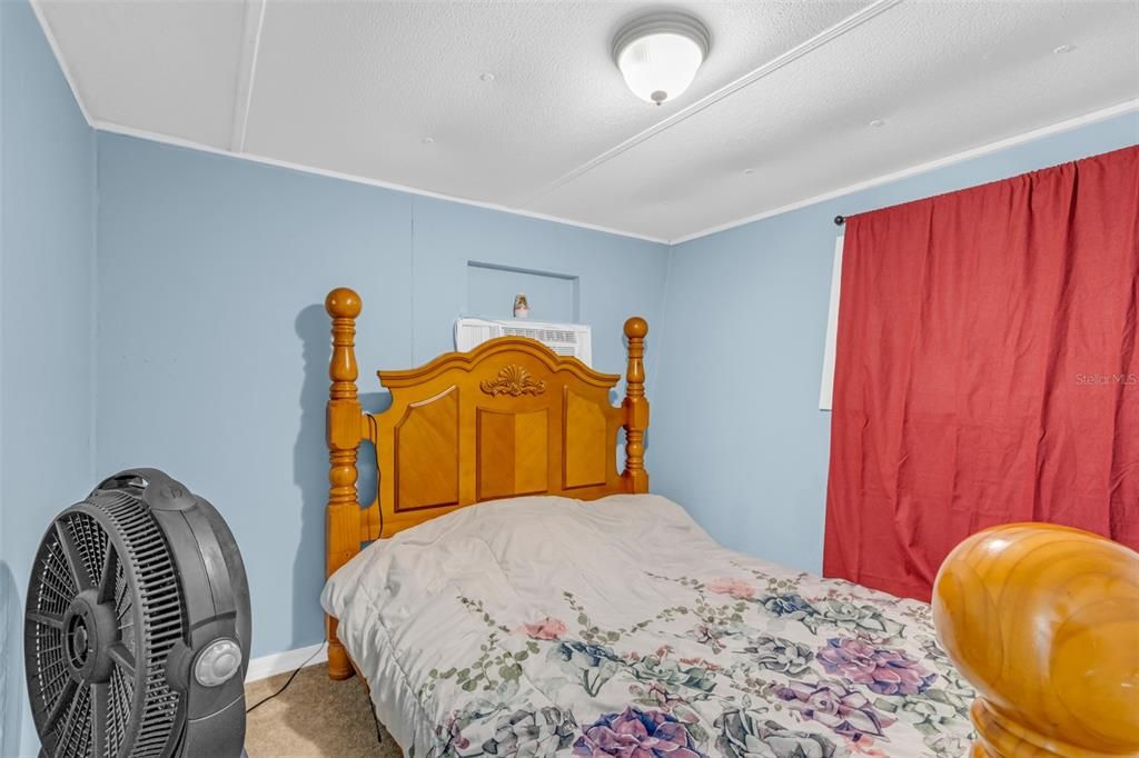 For Sale: $265,000 (6 beds, 4 baths, 1782 Square Feet)