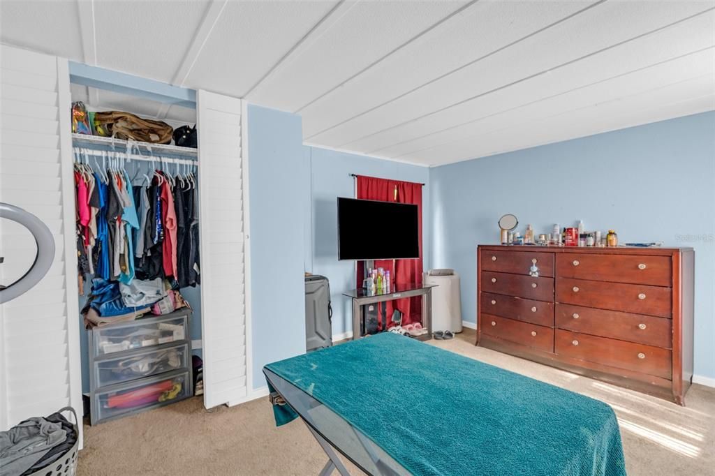 For Sale: $265,000 (6 beds, 4 baths, 1782 Square Feet)