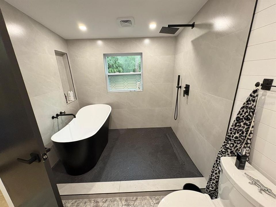 For Sale: $269,000 (3 beds, 2 baths, 1432 Square Feet)