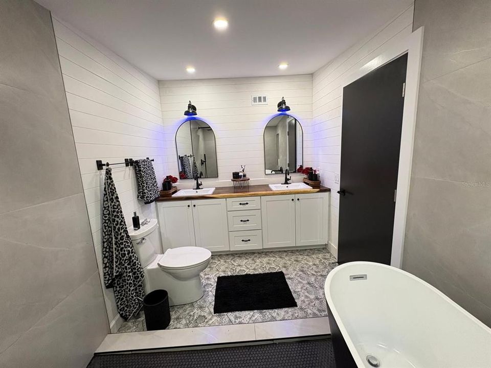 For Sale: $269,000 (3 beds, 2 baths, 1432 Square Feet)