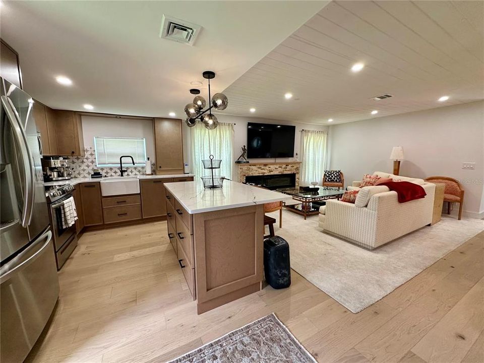 For Sale: $269,000 (3 beds, 2 baths, 1432 Square Feet)