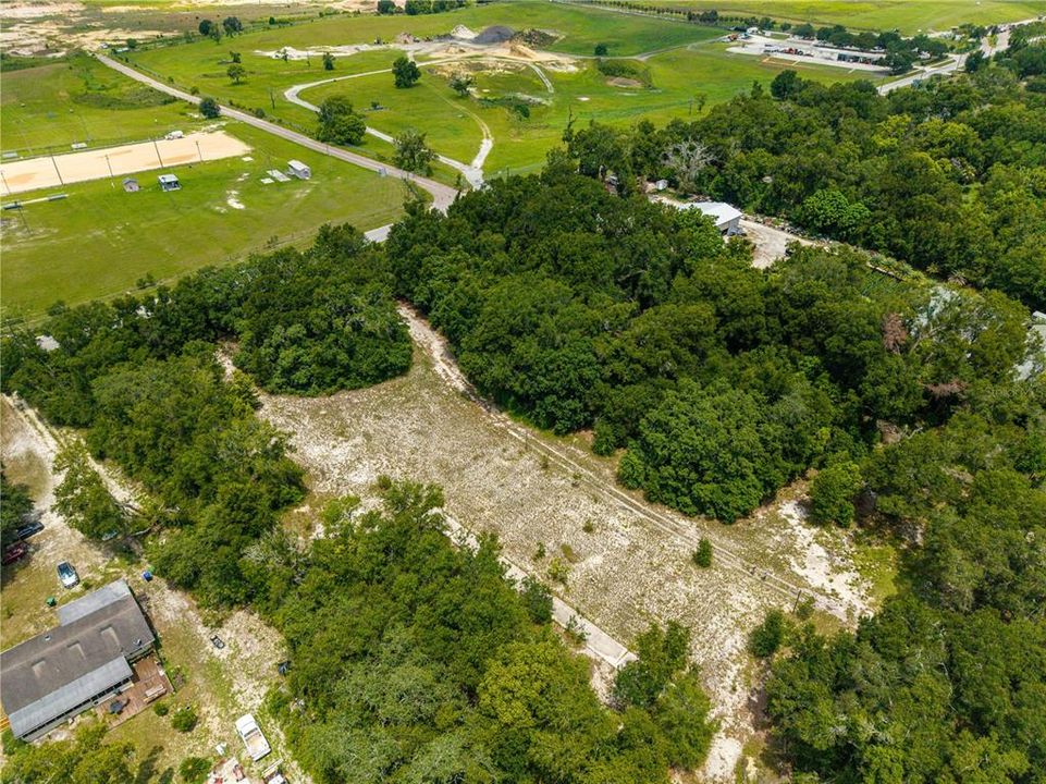 En Venta: $1,999,500 (9.45 acres)