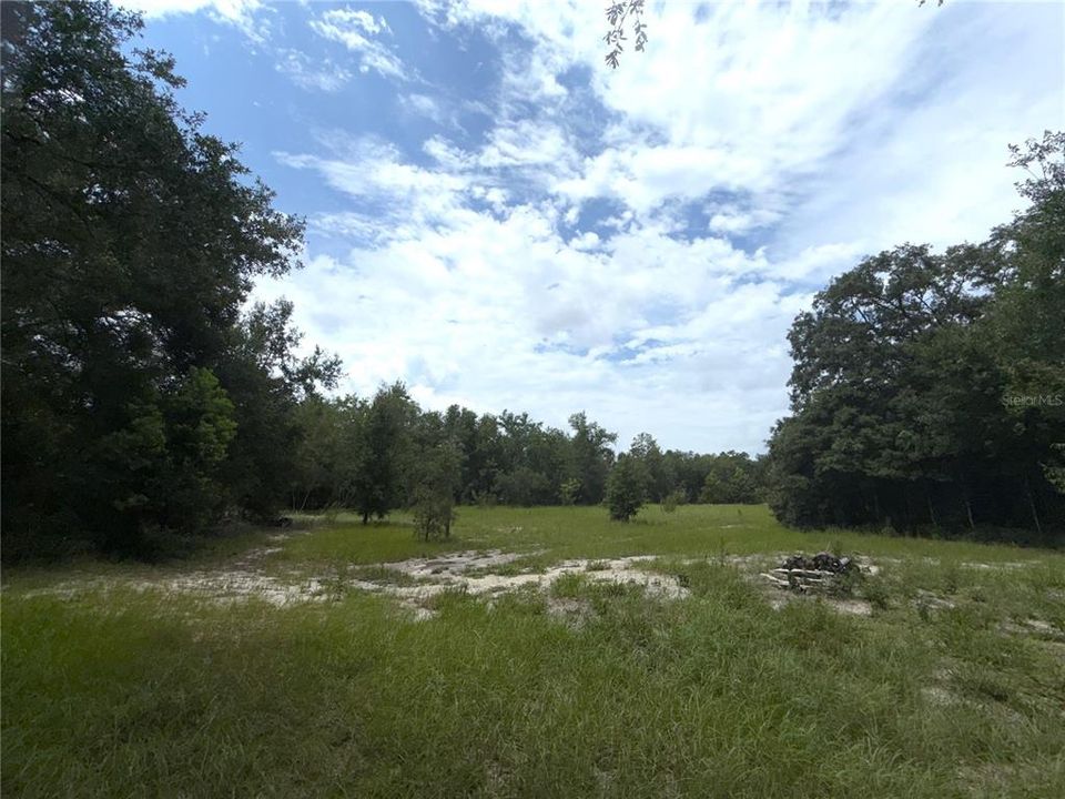 En Venta: $1,999,500 (9.45 acres)