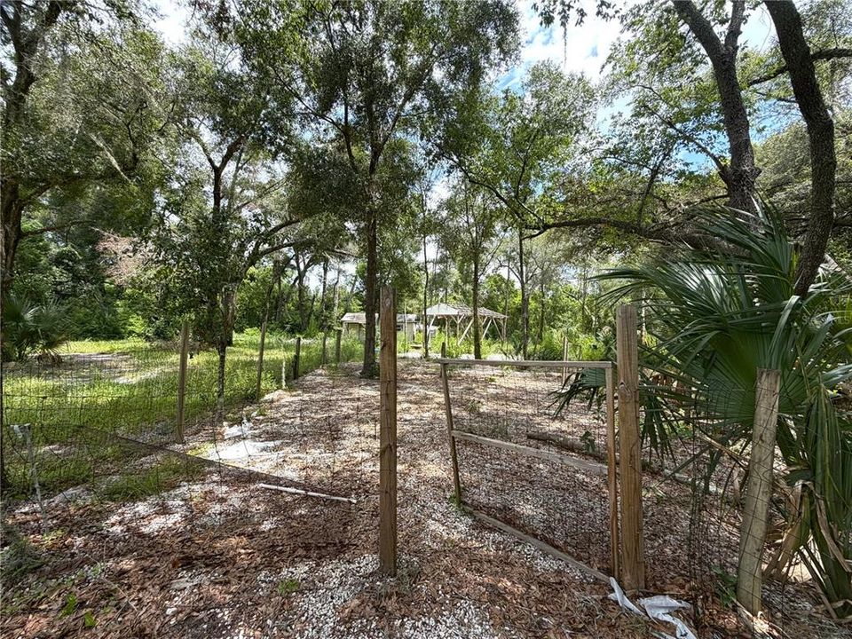 En Venta: $1,999,500 (9.45 acres)