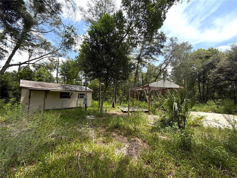 En Venta: $1,999,500 (9.45 acres)