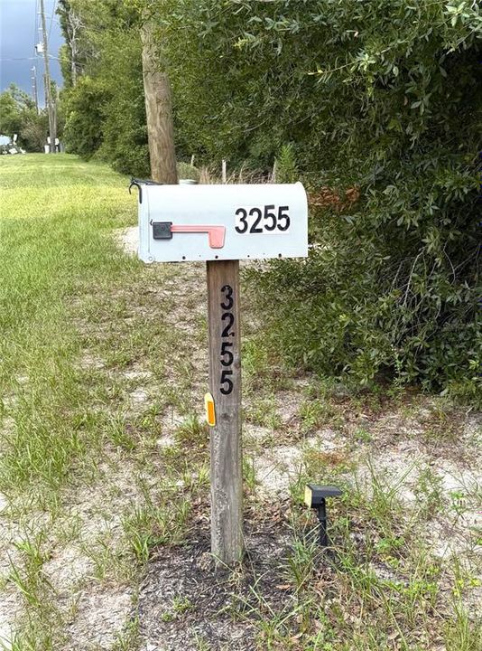 En Venta: $1,999,500 (9.45 acres)