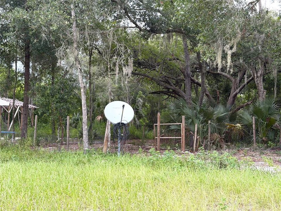 En Venta: $1,999,500 (9.45 acres)