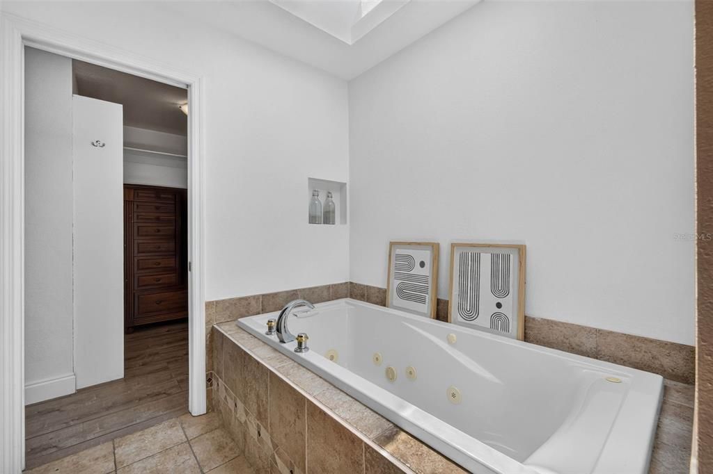 En Venta: $555,000 (3 camas, 2 baños, 1588 Pies cuadrados)