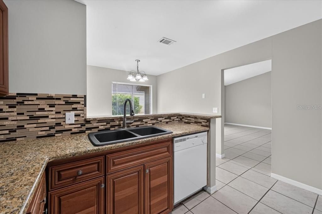 For Sale: $195,000 (2 beds, 2 baths, 1316 Square Feet)