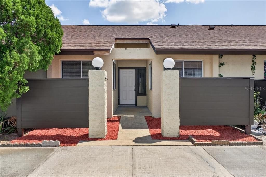 For Sale: $195,000 (2 beds, 2 baths, 1316 Square Feet)