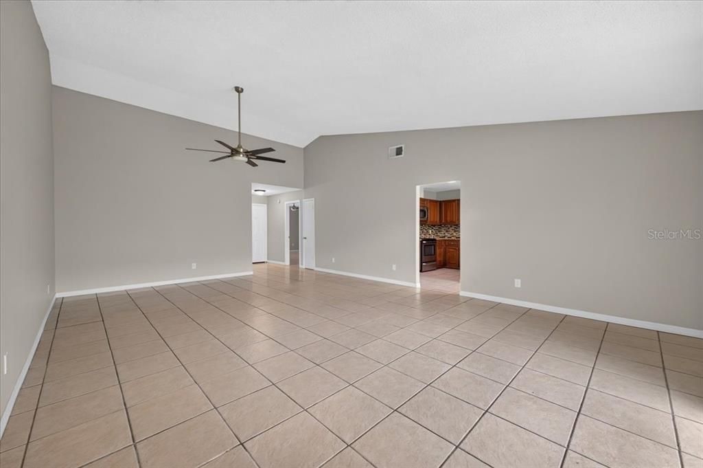 For Sale: $195,000 (2 beds, 2 baths, 1316 Square Feet)