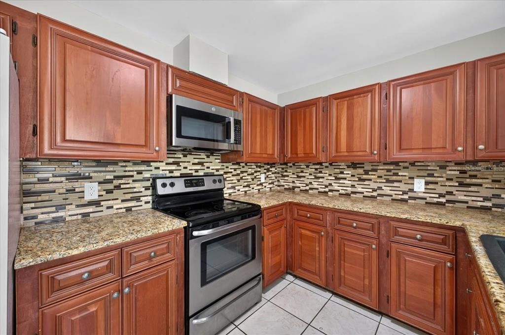 For Sale: $195,000 (2 beds, 2 baths, 1316 Square Feet)