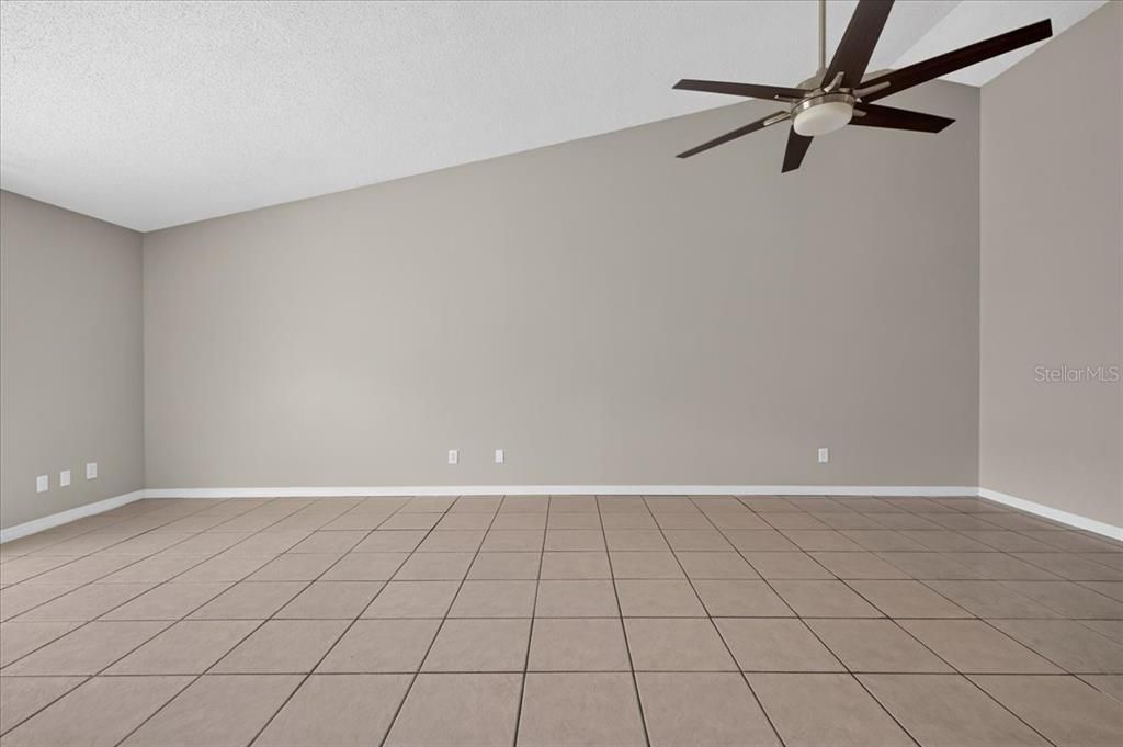 For Sale: $195,000 (2 beds, 2 baths, 1316 Square Feet)