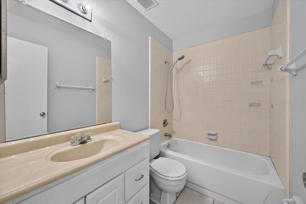 For Sale: $195,000 (2 beds, 2 baths, 1316 Square Feet)