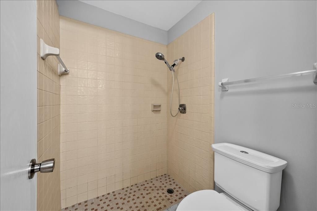 For Sale: $195,000 (2 beds, 2 baths, 1316 Square Feet)